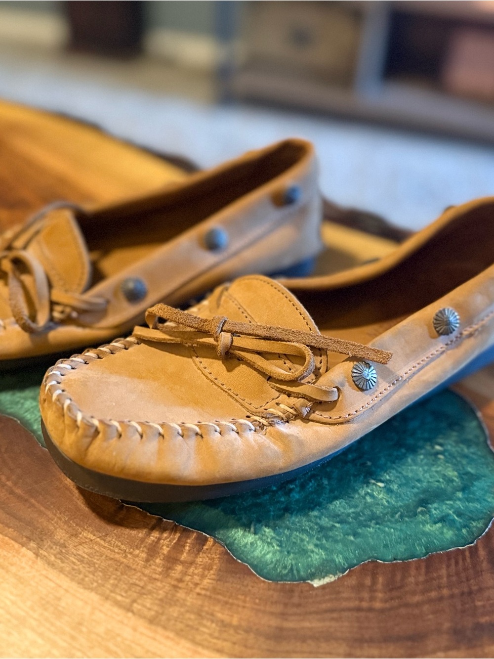 Women’s Tan Minnetonka Soft Suede Slip On Moccasin Loafers - Sz 10 - Pre Loved! - Picture 4 of 9